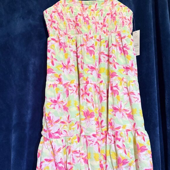 This is a very pretty floral dress - Picture 5 of 5